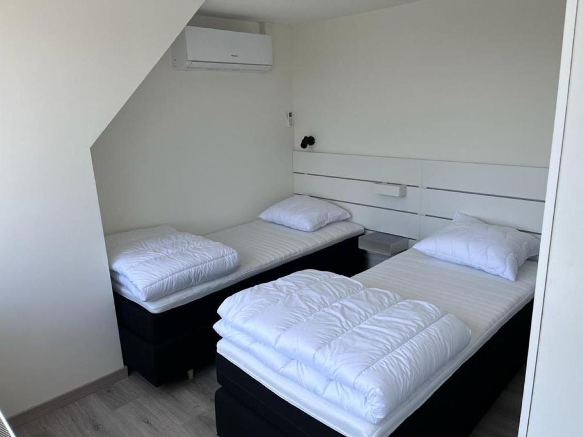 Comfortabele Woning Met Omheinde Tuin Aan Water Voor 12 P Oostburg Dış mekan fotoğraf