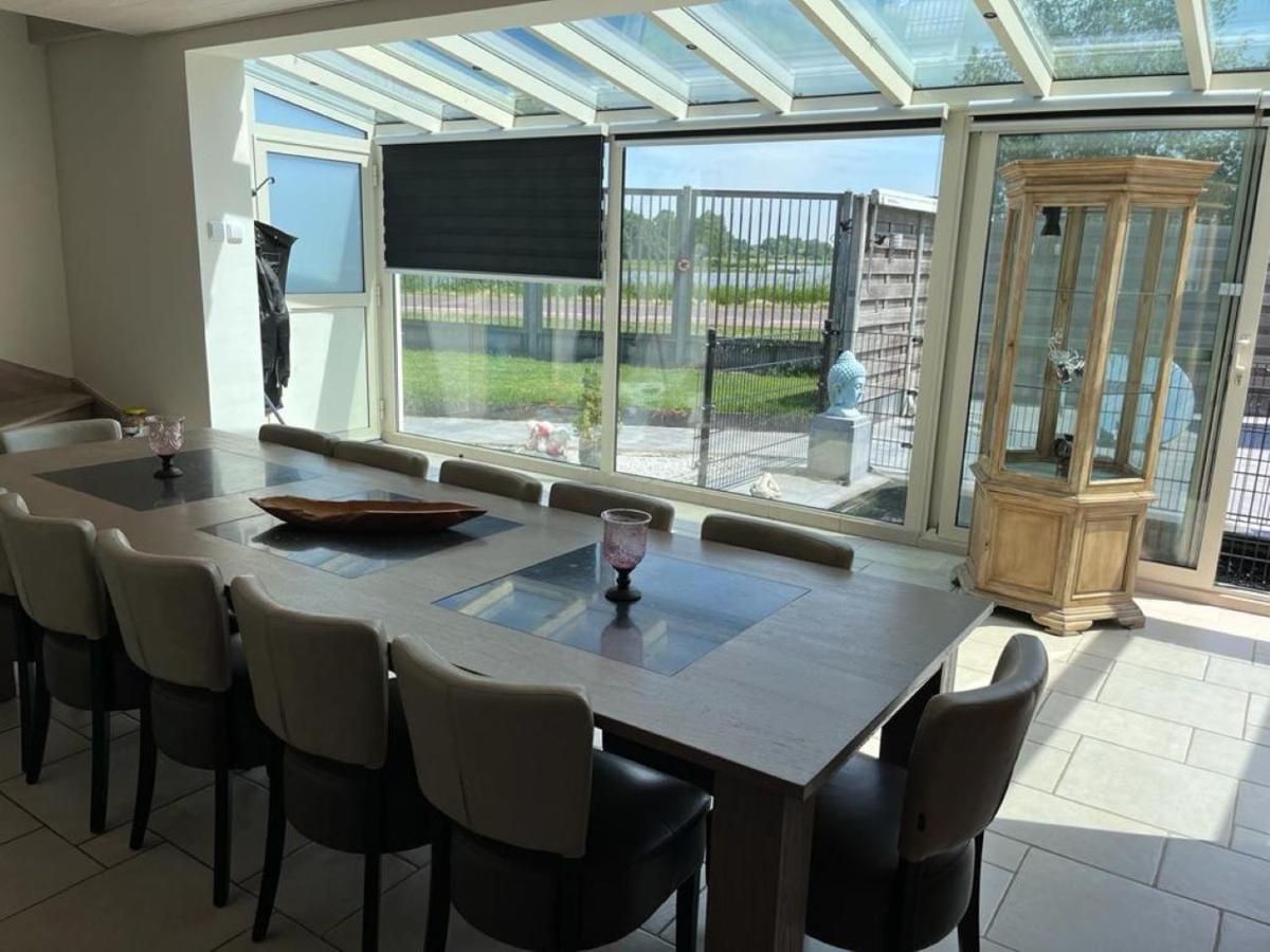 Comfortabele Woning Met Omheinde Tuin Aan Water Voor 12 P Oostburg Dış mekan fotoğraf