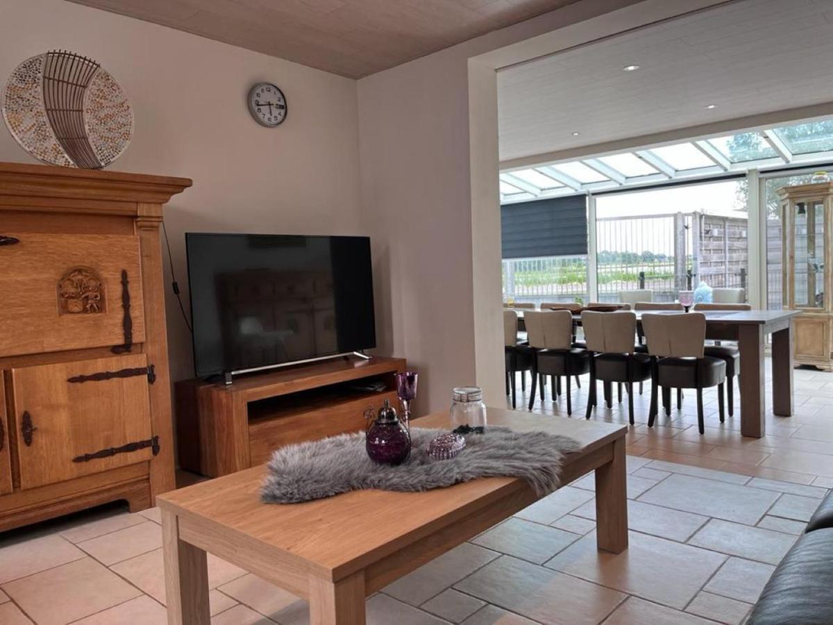 Comfortabele Woning Met Omheinde Tuin Aan Water Voor 12 P Oostburg Dış mekan fotoğraf