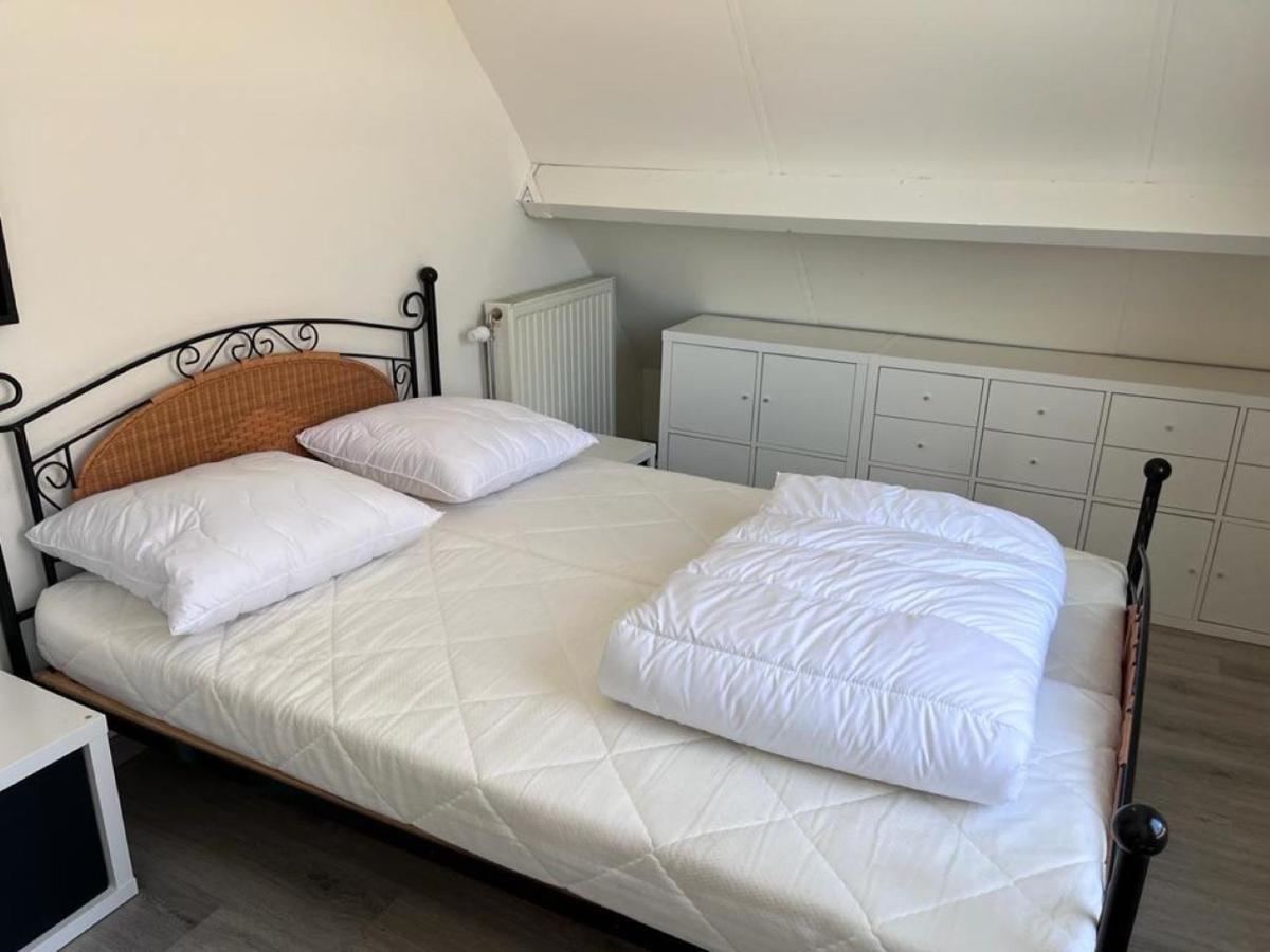 Comfortabele Woning Met Omheinde Tuin Aan Water Voor 12 P Oostburg Dış mekan fotoğraf