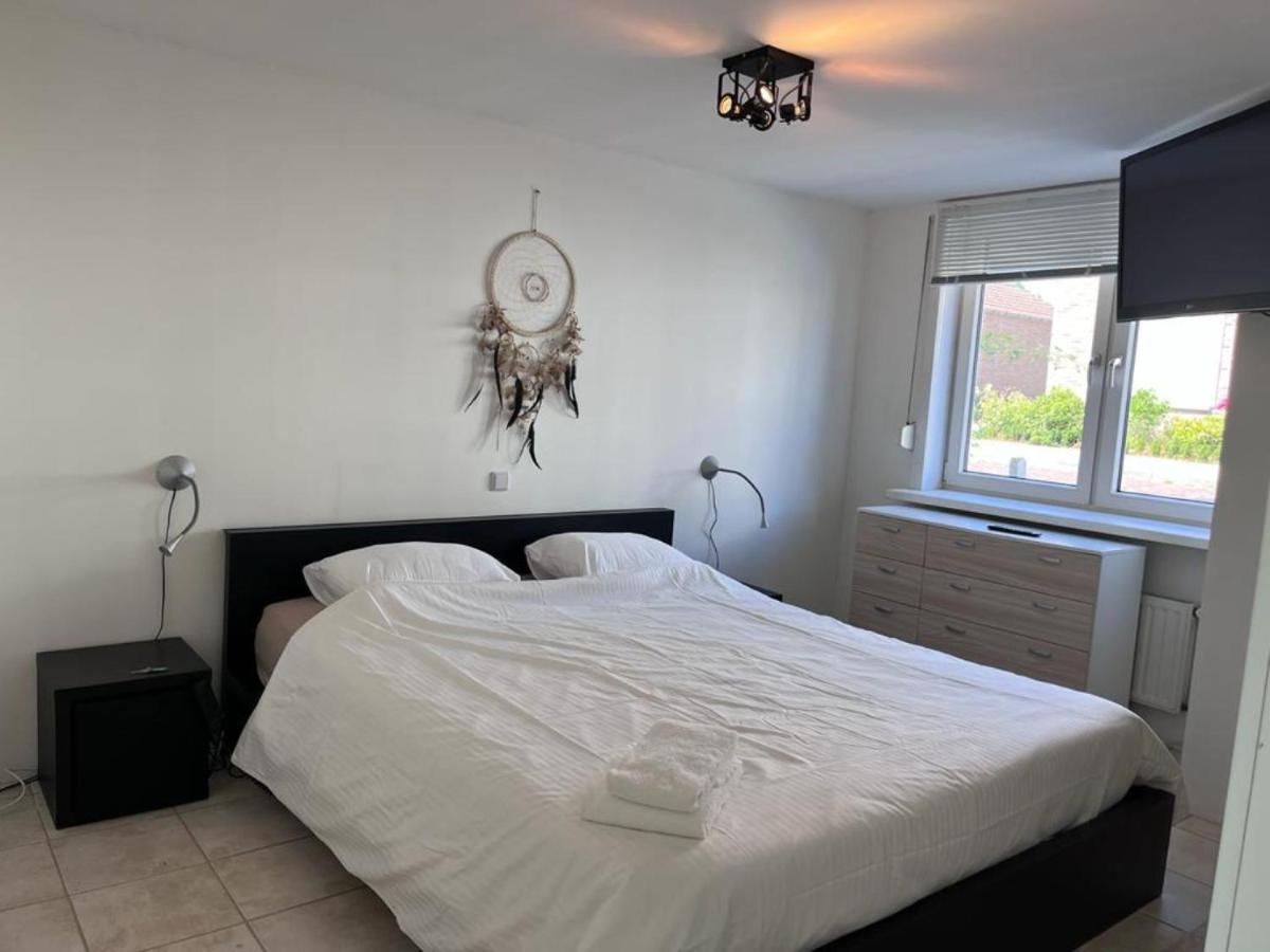 Comfortabele Woning Met Omheinde Tuin Aan Water Voor 12 P Oostburg Dış mekan fotoğraf